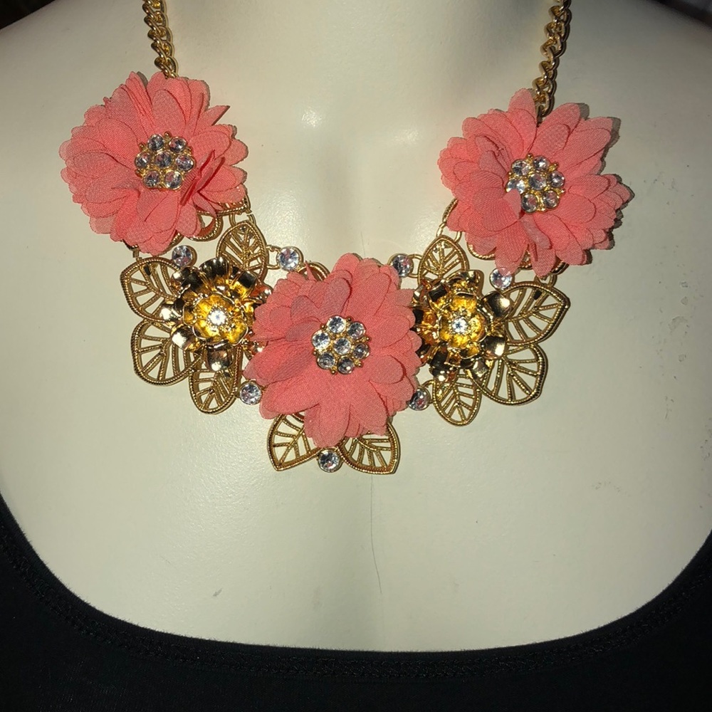 Pretty Flower Necklace